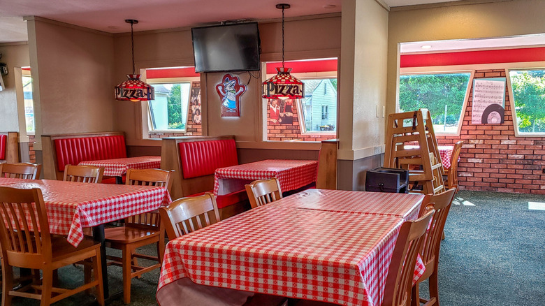 A classic Pizza Hut interior from the 90s