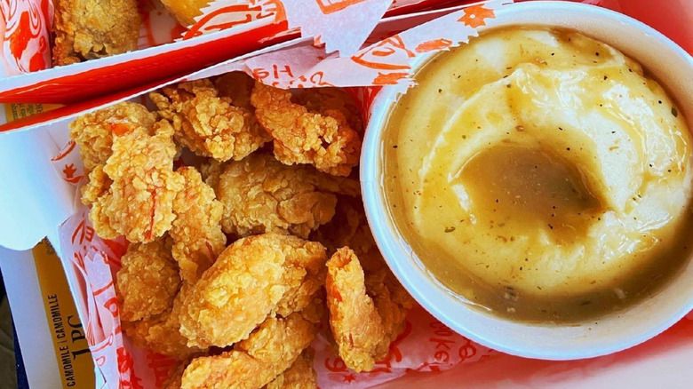 Popeyes meal of chicken and mashed potatoes
