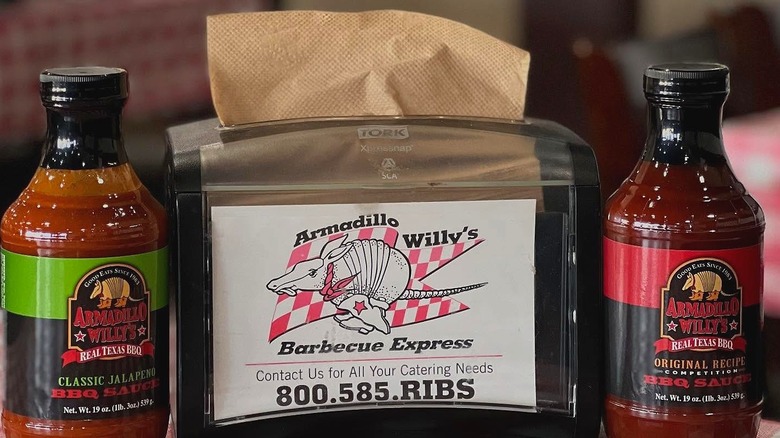 Armadillo Willy's napkins and sauces