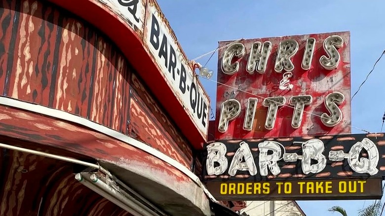 Chris' and Pitt's sign and restaurant