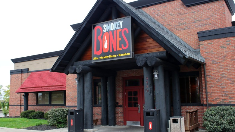 Smokey Bones restaurant exterior