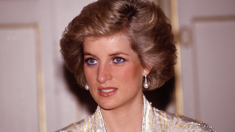 Princess Diana wearing pearl drop earrings