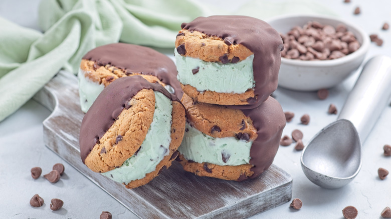 mint ice cream cookie sandwiches