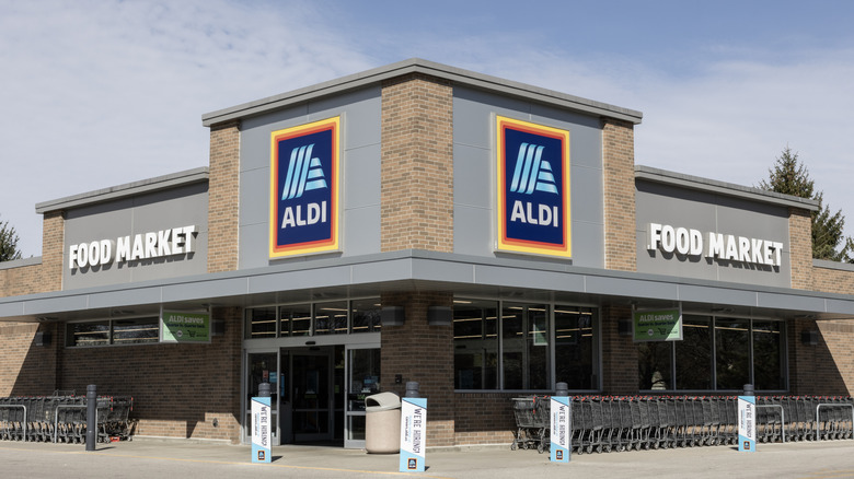 An exterior image of Aldi's Food Market