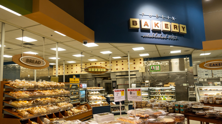 the bakery section of a Publix