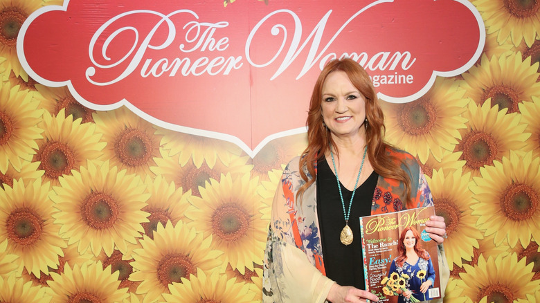 Ree Drummond holding her magazine