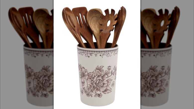 Wooden cooking utensil set