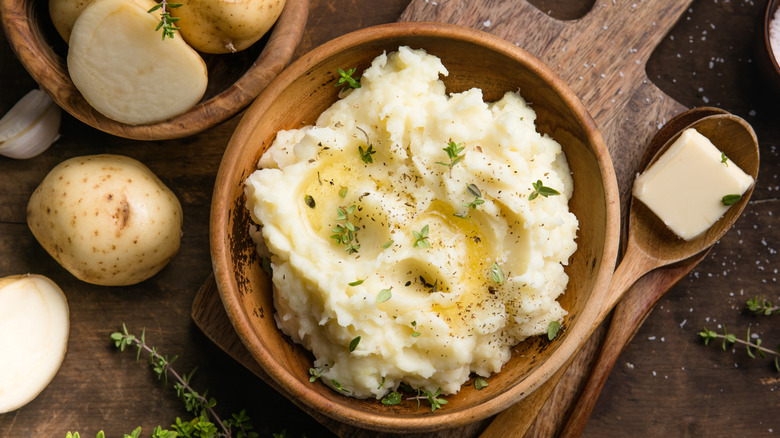 A bowl of mashed potatoes