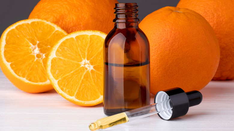 Orange essential oil to remove glue from jars