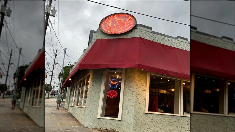 Exterior Eats Atlanta