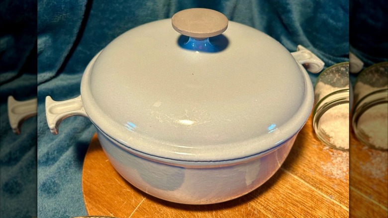 A white Enzo Mari La Mama Dutch oven