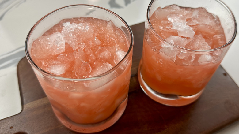 Cocktails with crushed ice