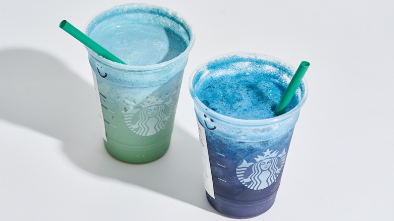 Starbucks coconut matcha and coconut lemonade in cups with straws for tasting