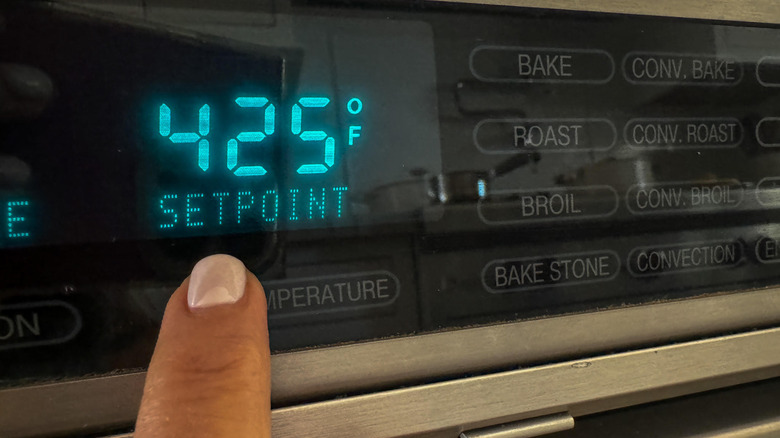 finger setting oven temperature