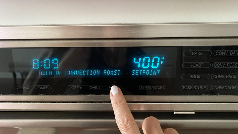 hand setting oven temperature