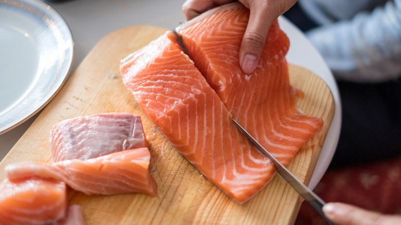 Cutting a salmon fillet into pieces