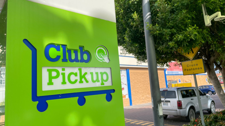 A Sam's Club curbside pickup parking space