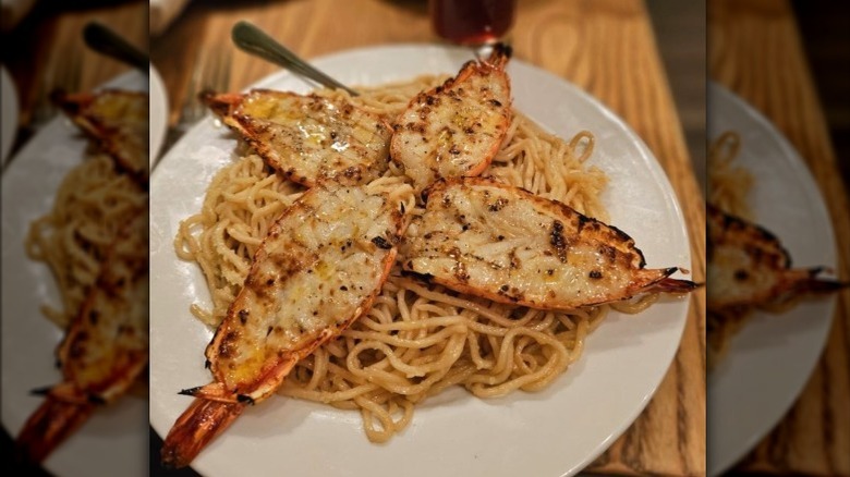 Creamy garlic noodle dish with big prawns that are lightly seasoned.