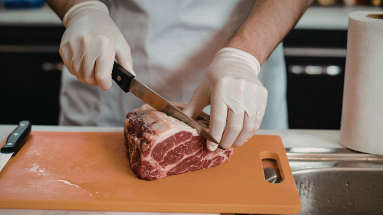 someone slicing up a beef roast
