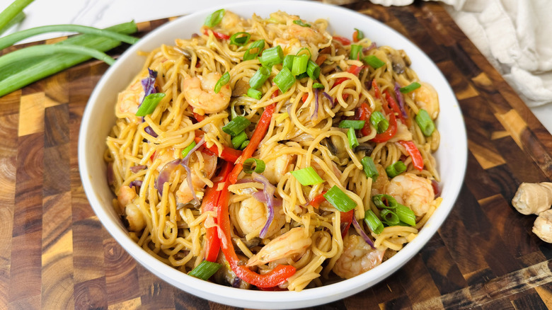 Shrimp lo mein served in bowl