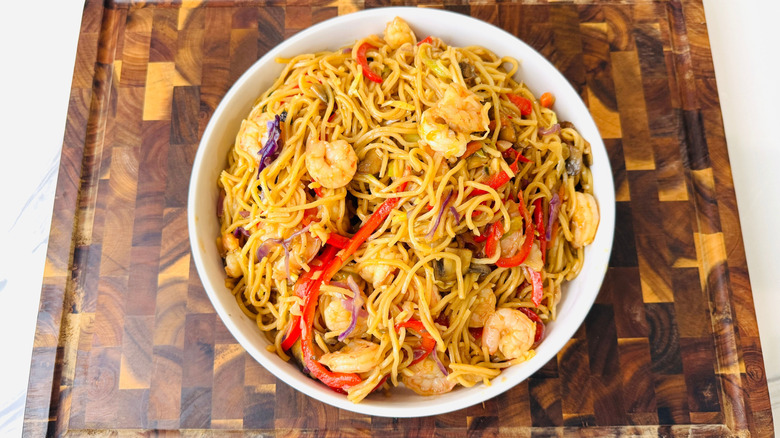 Shrimp lo mein in bowl