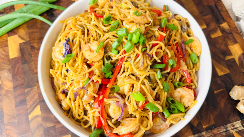 Shrimp lo mein served in bowl