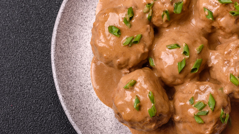 Meatballs in creamy sauce