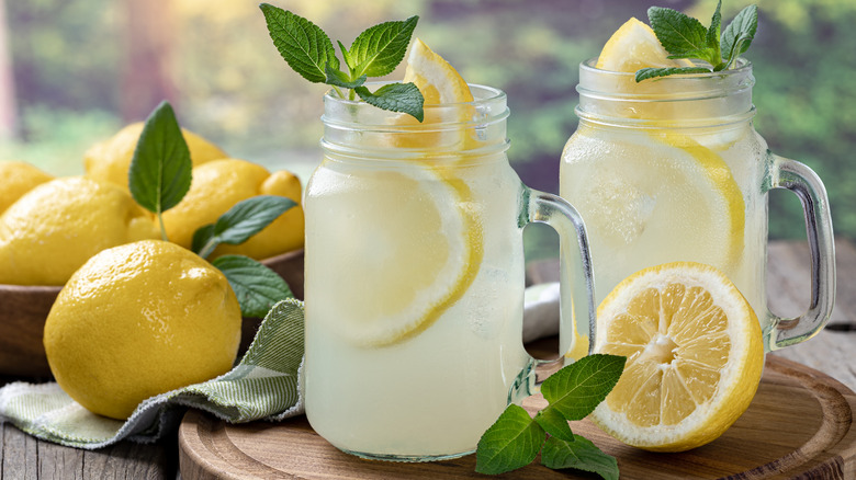 lemonade in mason jar mugs with fresh lemons