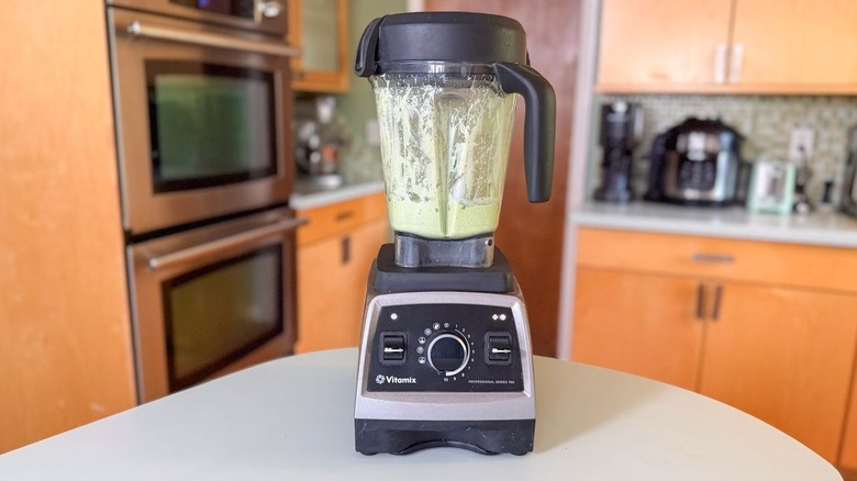 Avocado crema in blender pitcher