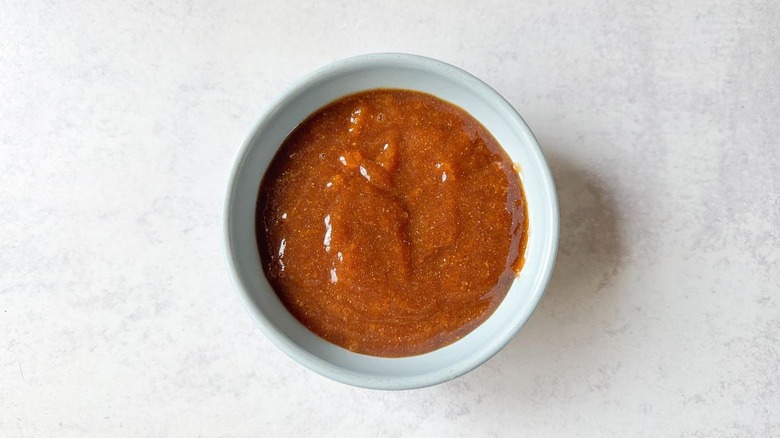 Kahlua apricot glaze for ham in blue bowl