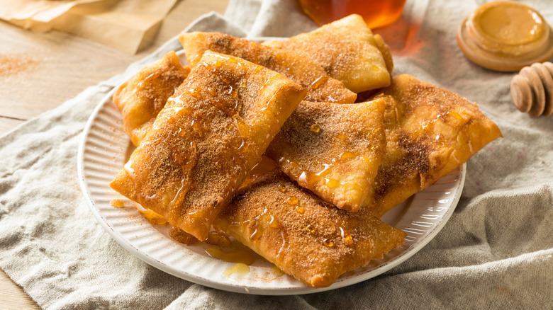 A plate of sopapillas topped with cinnamon sugar