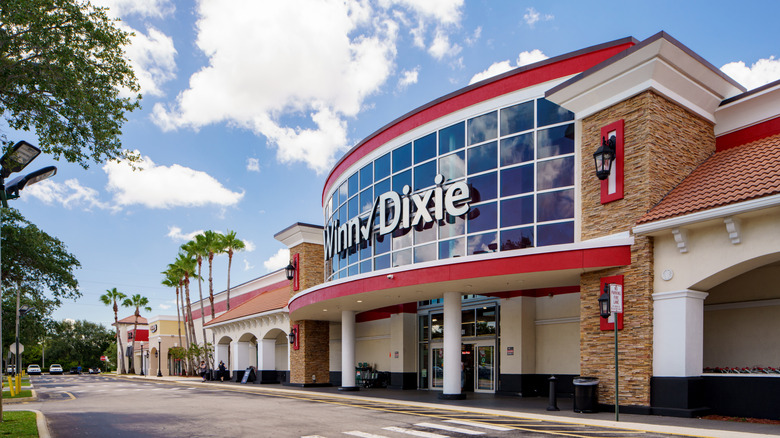 Exterior of a Winn-Dixie store.