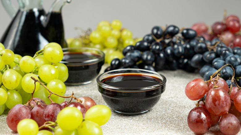 Balsamic vinegar and grapes