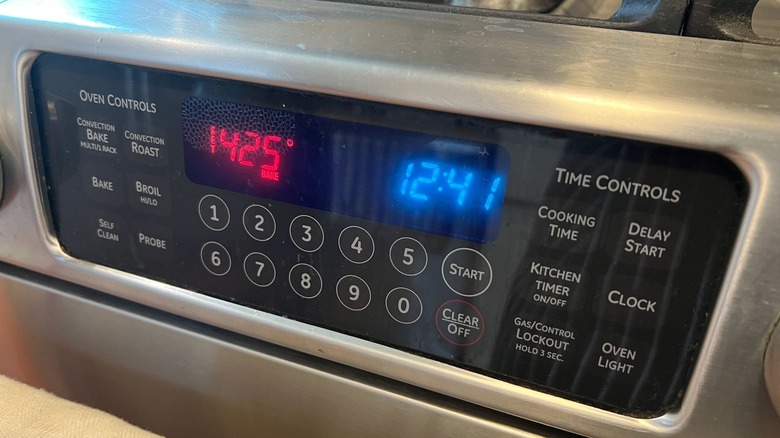 Oven temperature screen reading 425 F