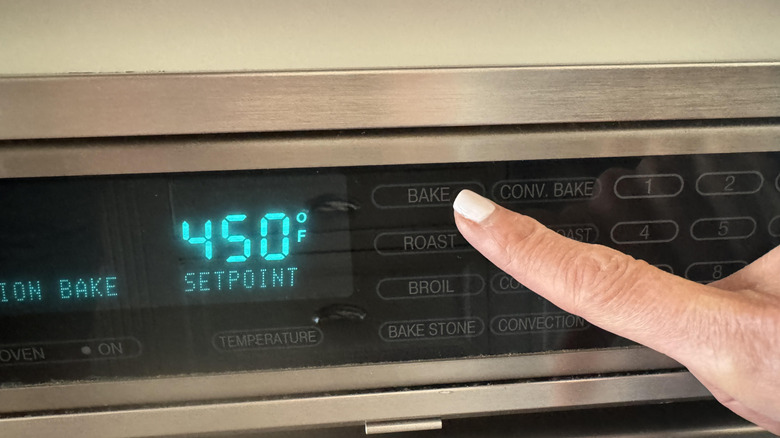 finger setting oven temperature