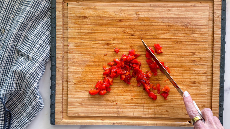 chopped pepper on board