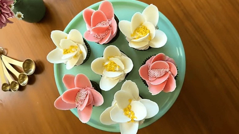 Cupcakes with flowers made of chocolate on top
