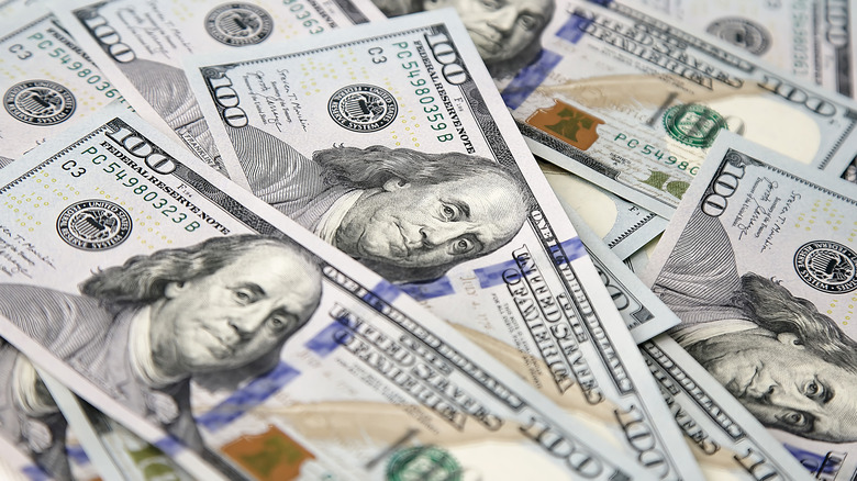 Loose $100 dollar bills