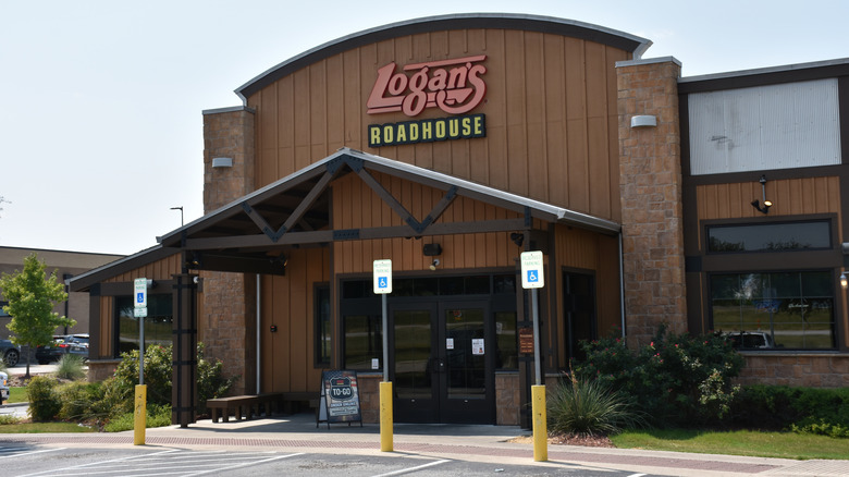 The entryway of a Logan's Roadhouse location
