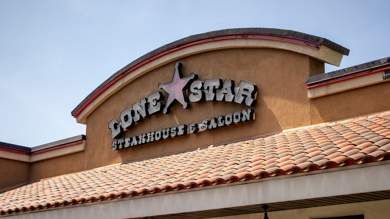 The Lone Star Steakhouse sign