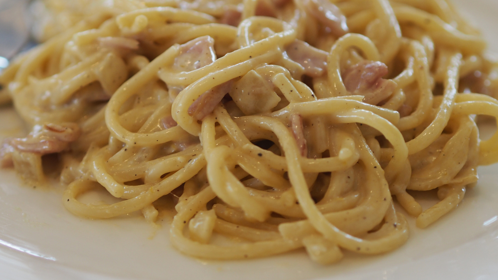 Store-Bought Alfredo Sauce Gets A Smoky Makeover With This Sizzling ...