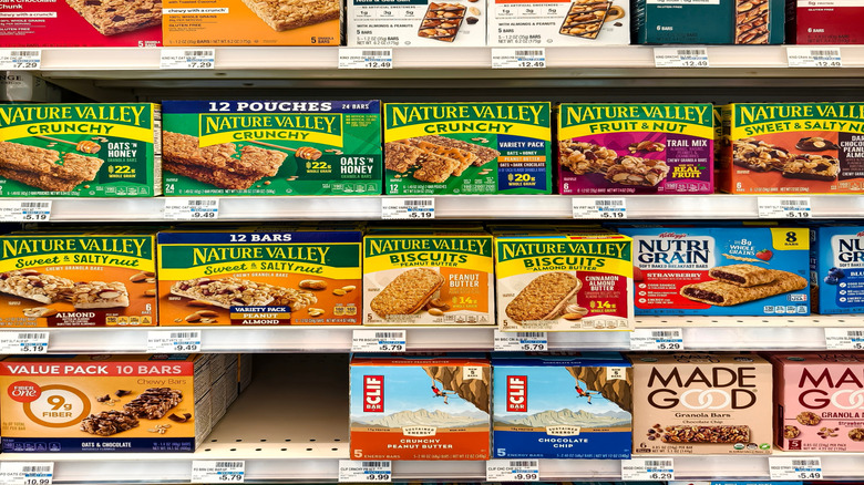 Kind and Nature Valley granola bars on a grocery store shelf