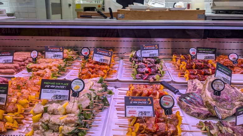 Display of pre-marinated steaks and skewers