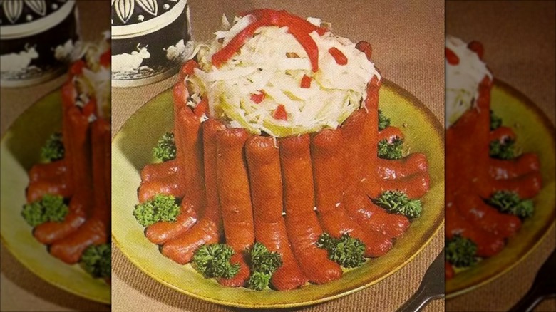 A picture of a Frankfurter Crown Casserole from a recipe card