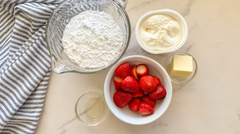 Strawberry cream cheese frosting ingredients