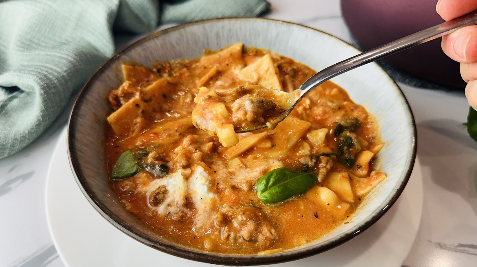 Rezept für supercremige Lasagne-Suppe aus einem Topf
