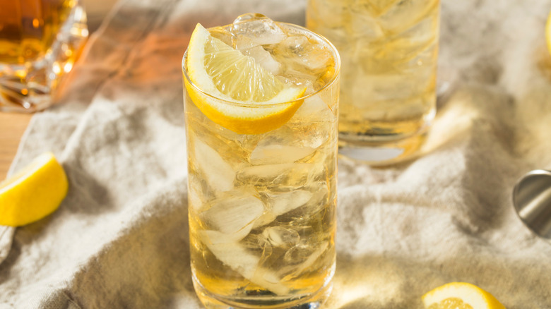 7 and 7 mixed drink