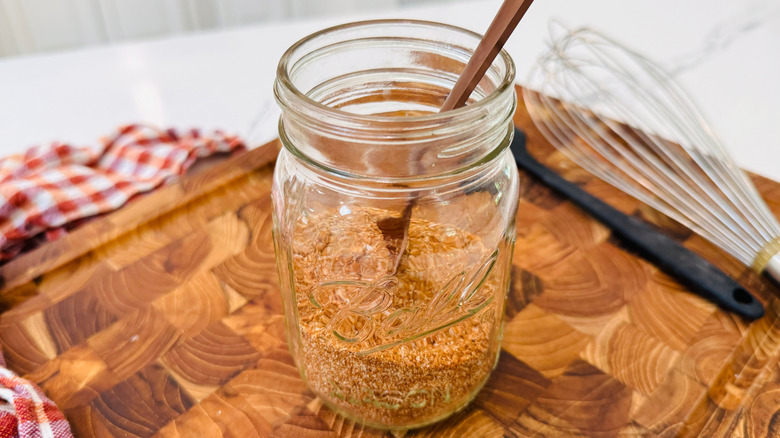 Dry rub in mason jar with spoon