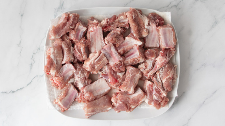 dry riblets with paper towels