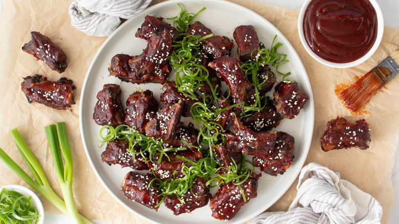Barbecue riblets on plate